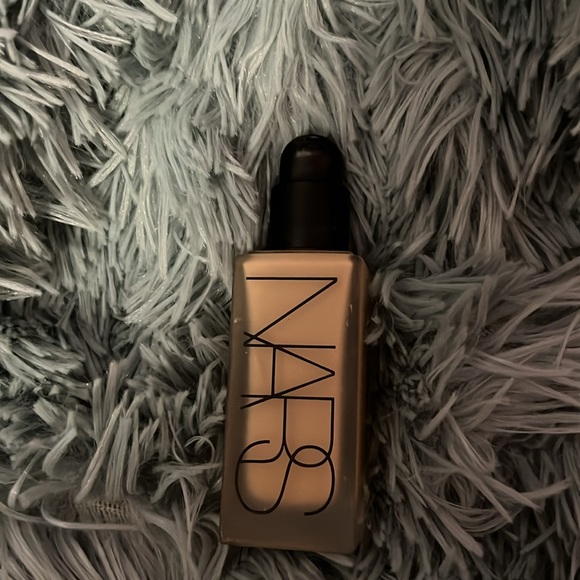 NARS ALL DAY LUMINOUS WEIGHTLESS FOUNDATION - Picture 2 of 2